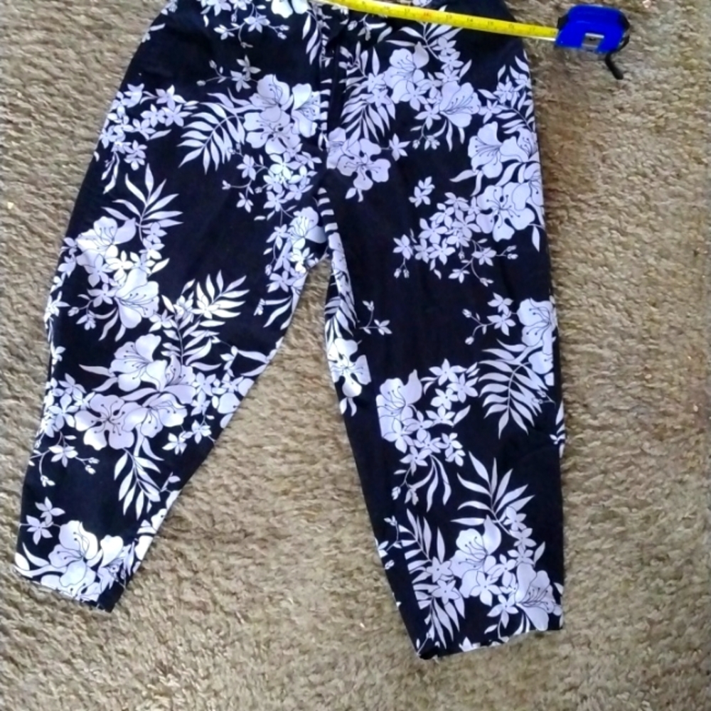 Venezia Jeans Hawaiian print capris